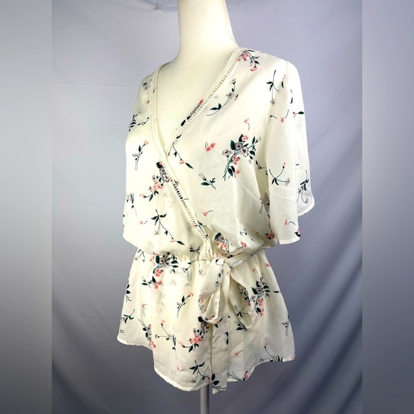 Sienna Sky Tops - Sienna Sky white floral wrap waist V-neck blouse women’s size L